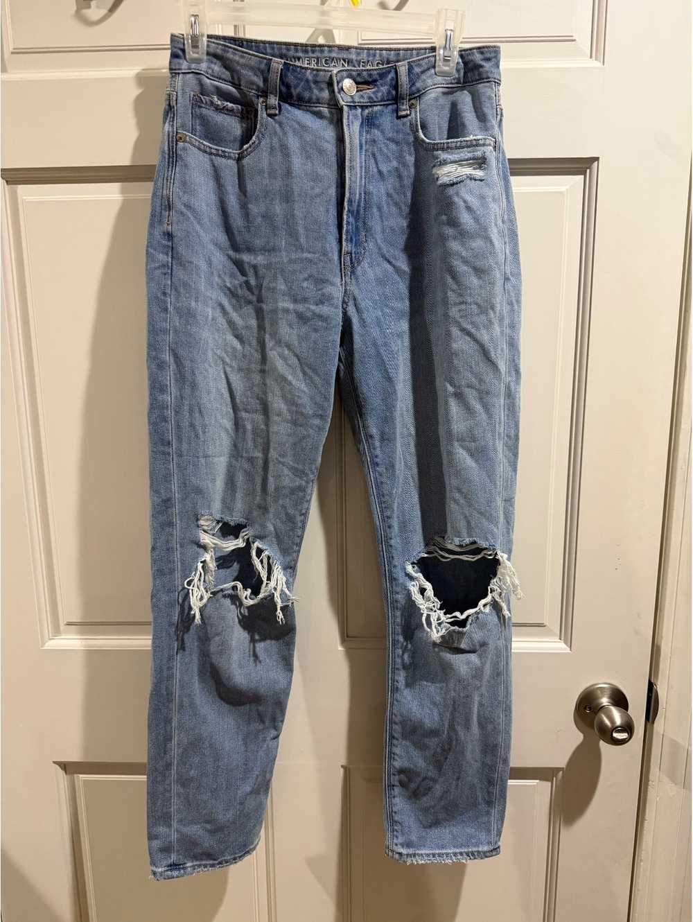 American Eagle Light Wash Mom Jeans Size 6